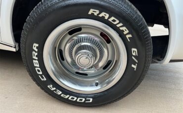 Chevrolet-Corvette-1976-White-Black-17