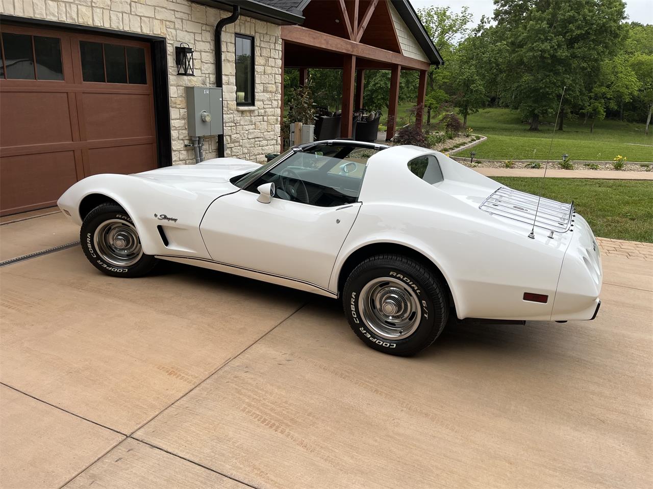Chevrolet-Corvette-1976-White-Black-2