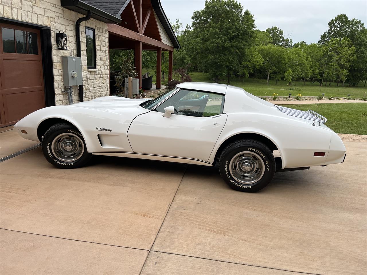 Chevrolet-Corvette-1976-White-Black-3