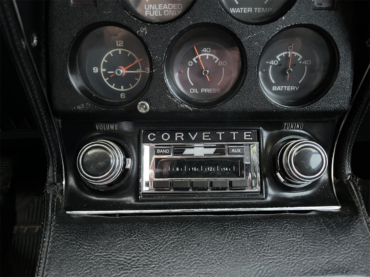 Chevrolet-Corvette-1976-White-Black-7