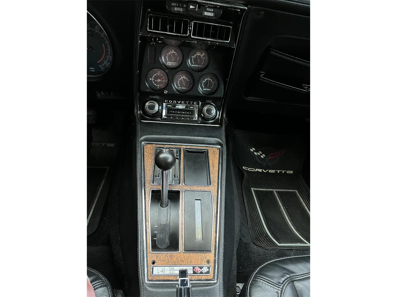 Chevrolet-Corvette-1976-White-Black-8