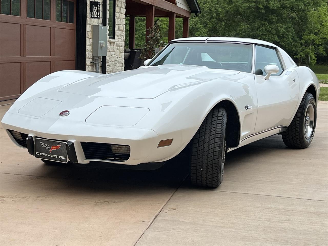 Chevrolet-Corvette-1976-White-Black