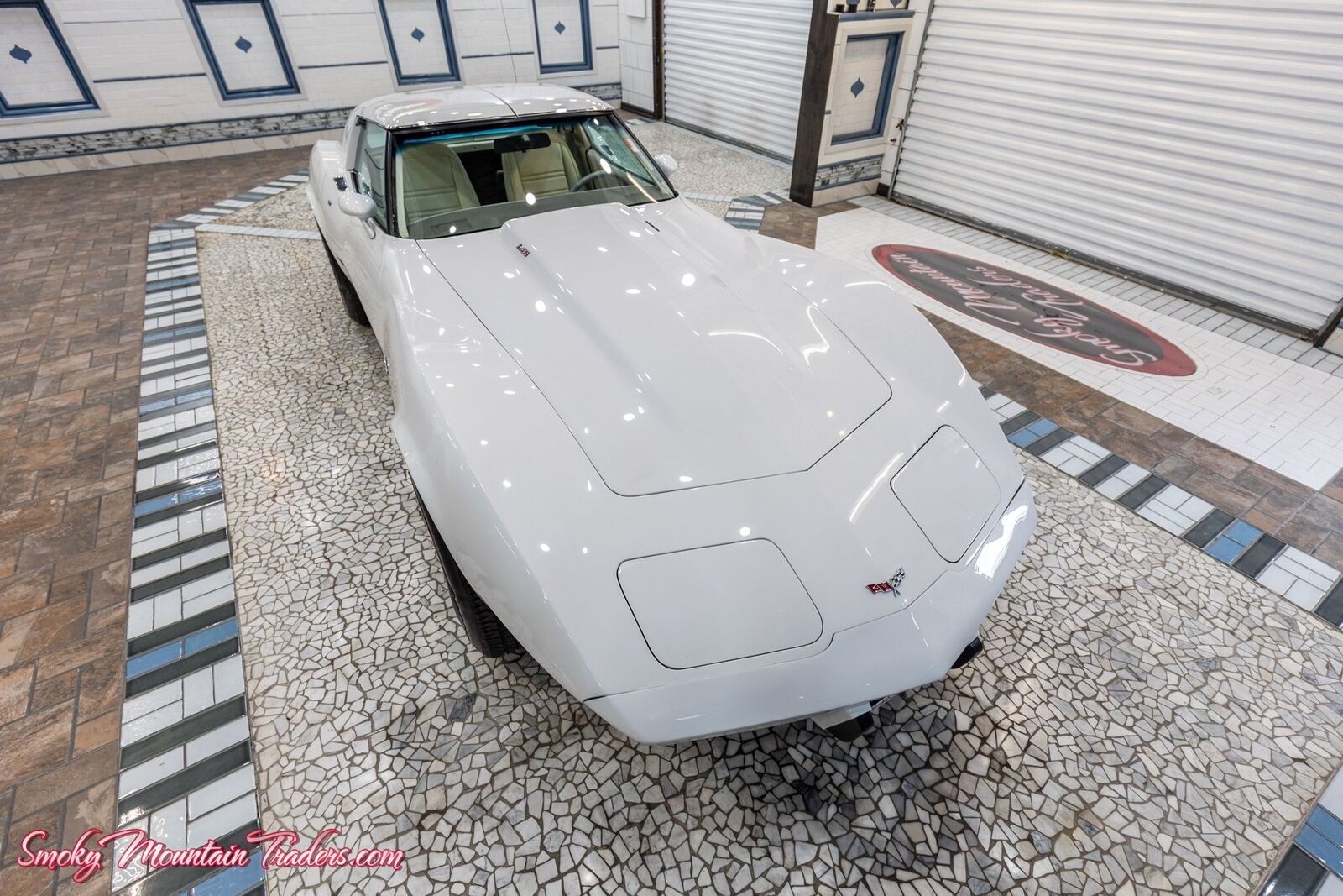 Chevrolet-Corvette-1977-13