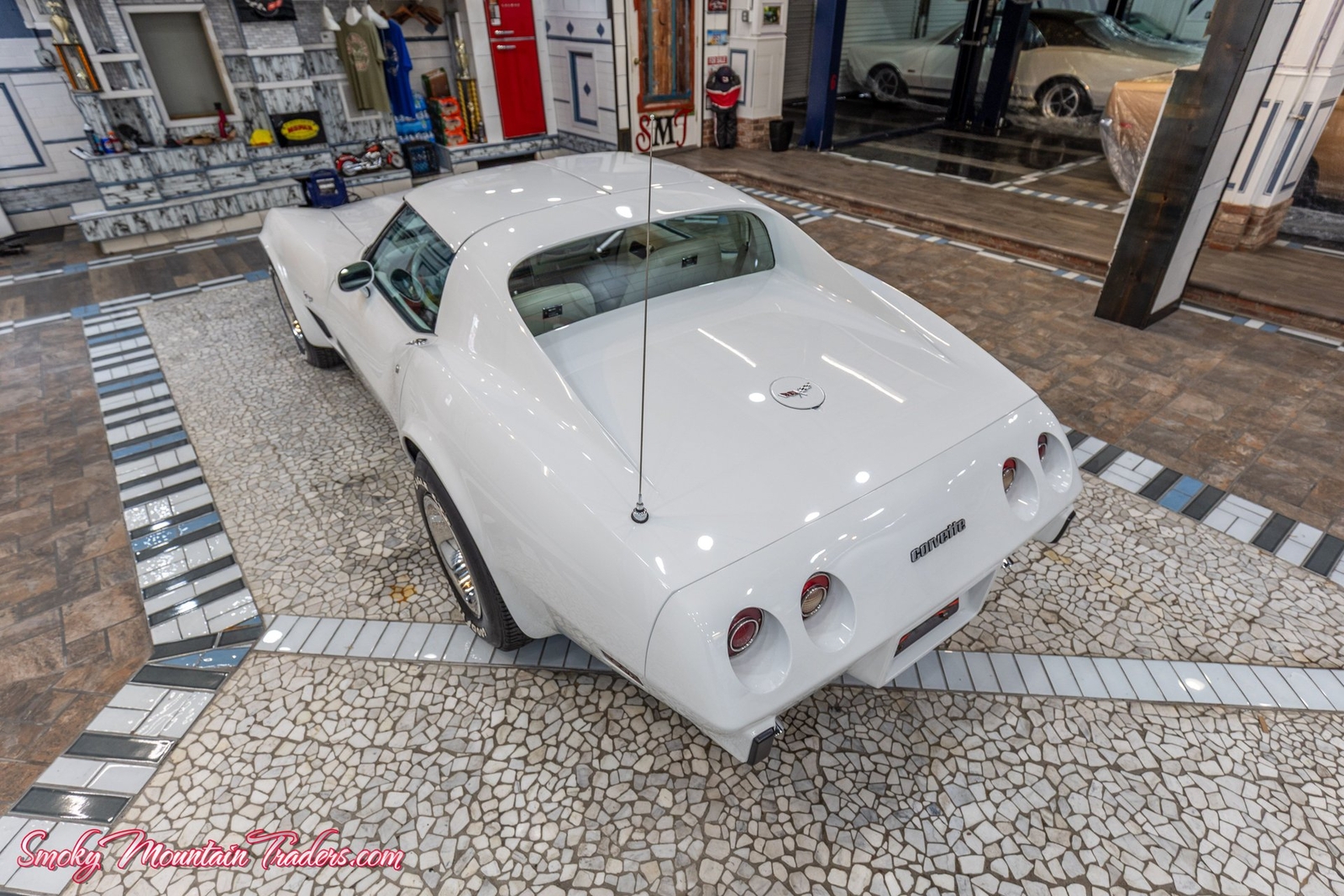 Chevrolet-Corvette-1977-28