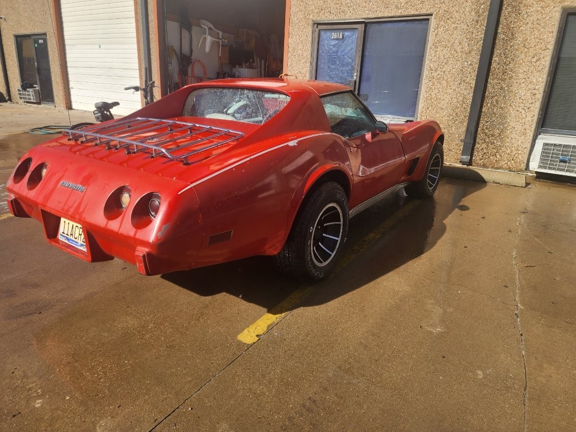 Chevrolet-Corvette-1977-4