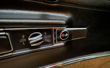 Chevrolet-Corvette-1977-Coupe-12