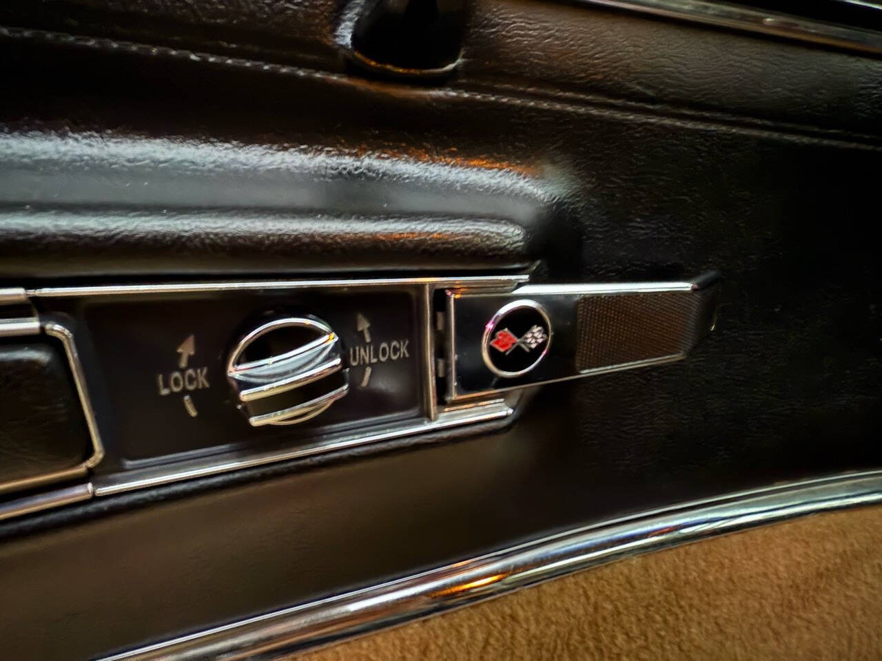 Chevrolet-Corvette-1977-Coupe-12