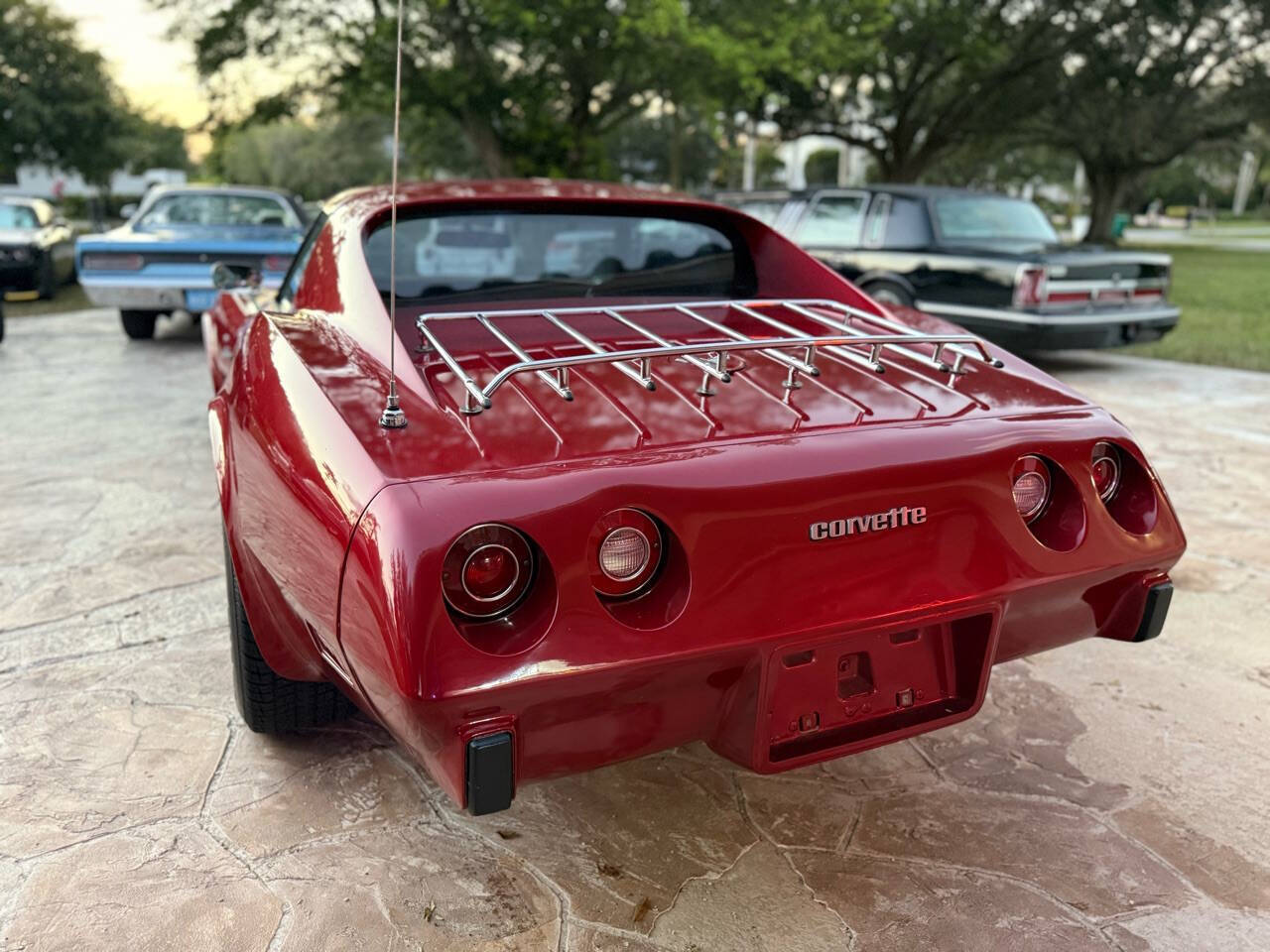 Chevrolet-Corvette-1977-Coupe-21
