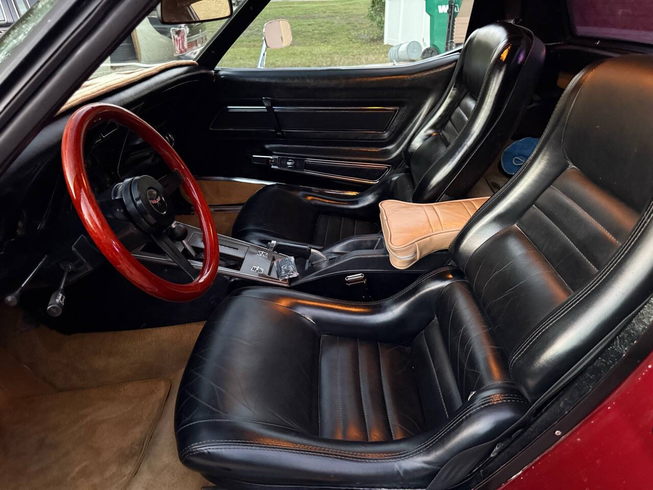 Chevrolet-Corvette-1977-Coupe-9
