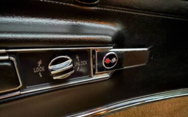 Chevrolet-Corvette-1977-Red-Black-21