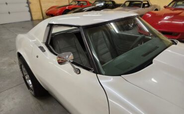 Chevrolet-Corvette-1977-White-Smoke-10