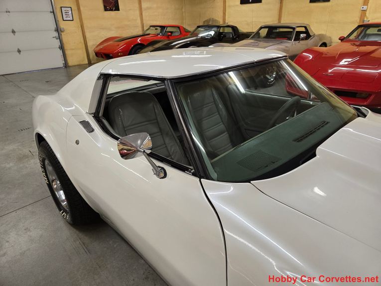 Chevrolet-Corvette-1977-White-Smoke-10