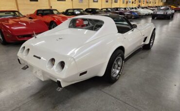 Chevrolet-Corvette-1977-White-Smoke-12