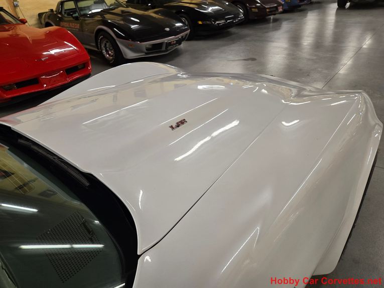 Chevrolet-Corvette-1977-White-Smoke-15
