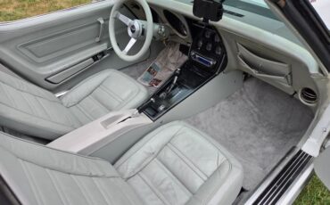 Chevrolet-Corvette-1977-White-Smoke-7