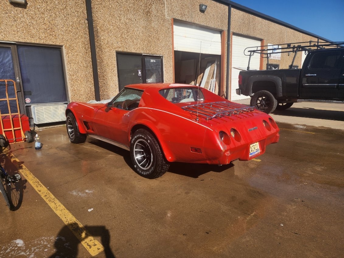 Chevrolet-Corvette-1977