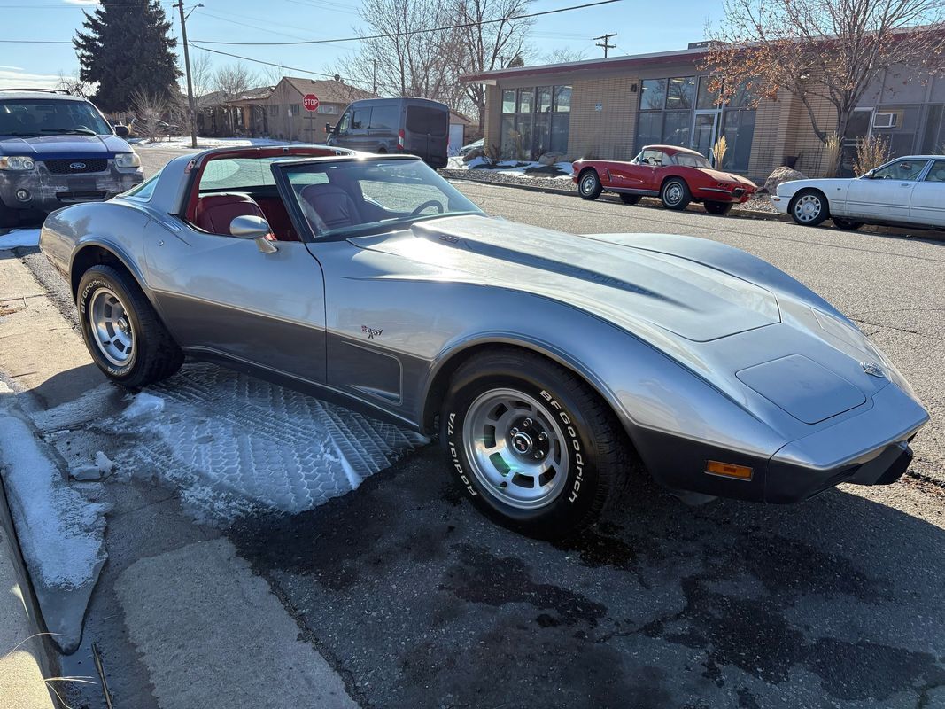 Chevrolet-Corvette-1978-28