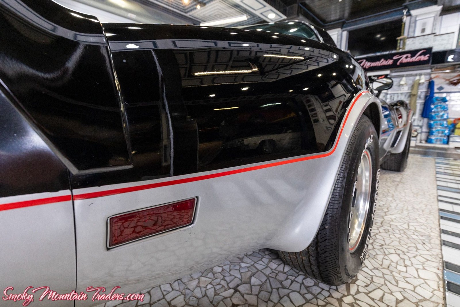 Chevrolet-Corvette-1978-32