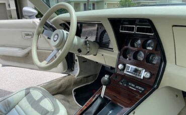Chevrolet-Corvette-1978-Coupe-10