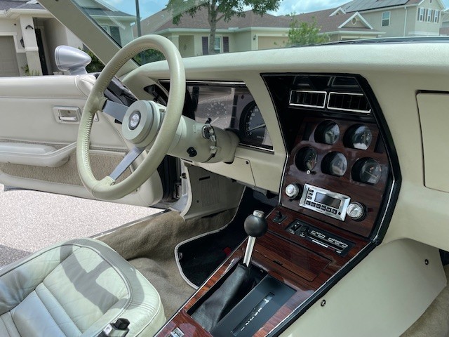 Chevrolet-Corvette-1978-Coupe-10