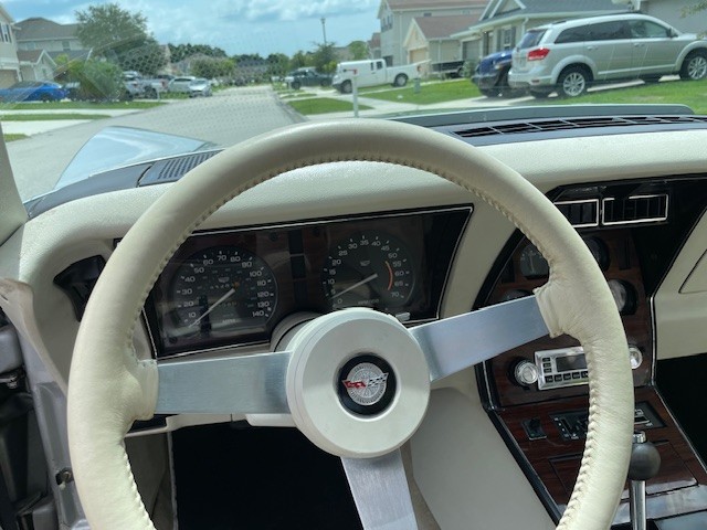 Chevrolet-Corvette-1978-Coupe-11