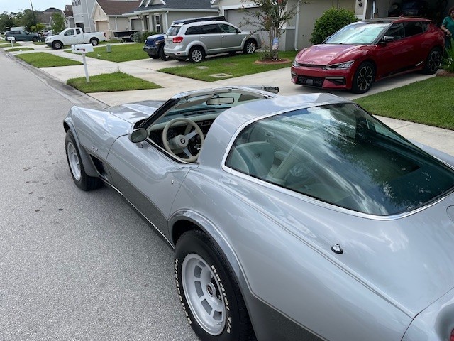 Chevrolet-Corvette-1978-Coupe-2