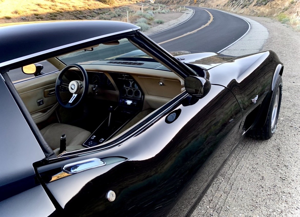 Chevrolet-Corvette-1979-3