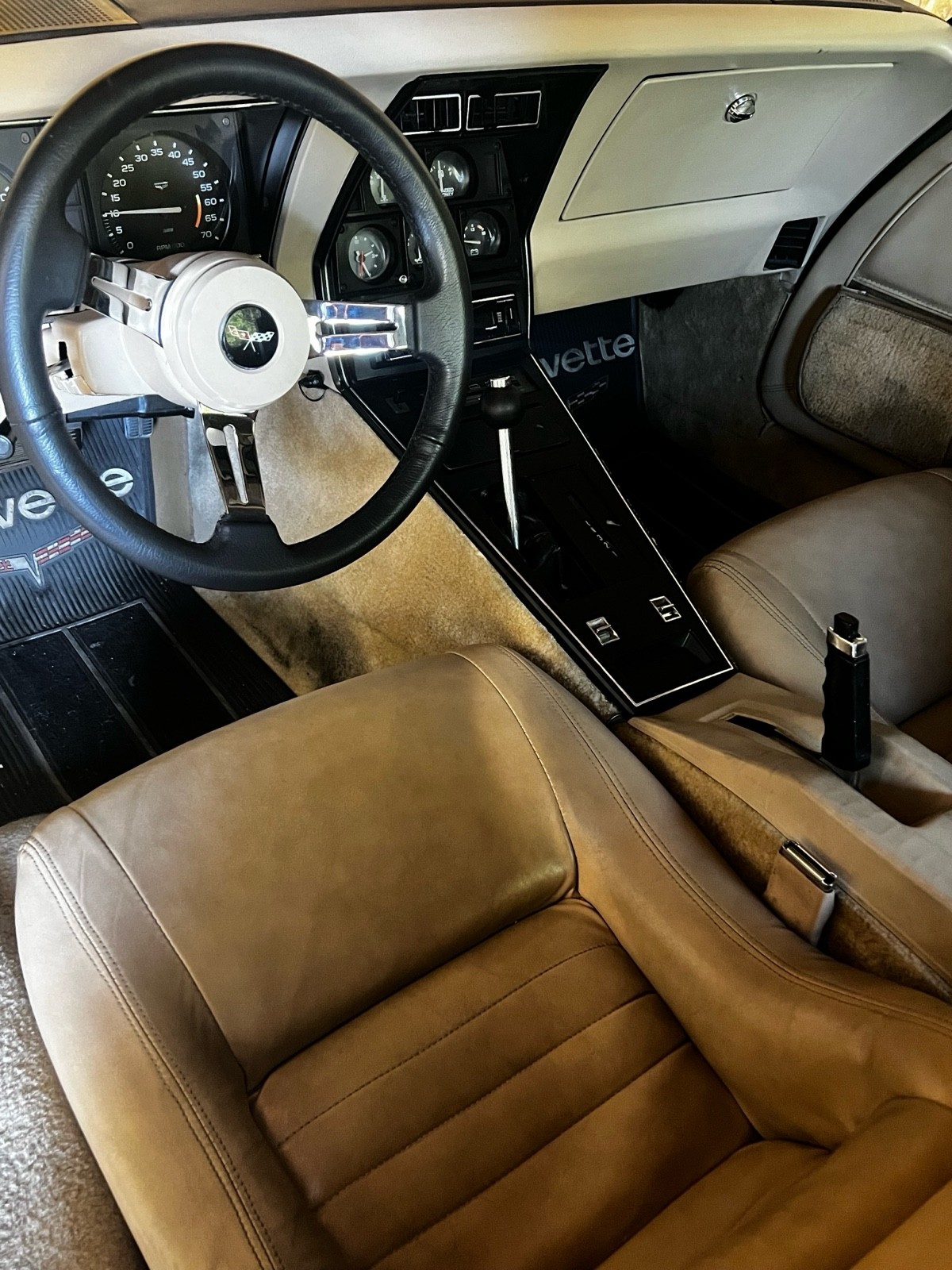 Chevrolet-Corvette-1979-9