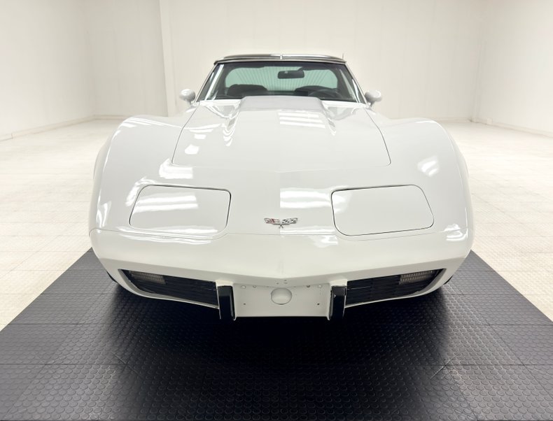 Chevrolet-Corvette-1979-Classic-White-Black-15