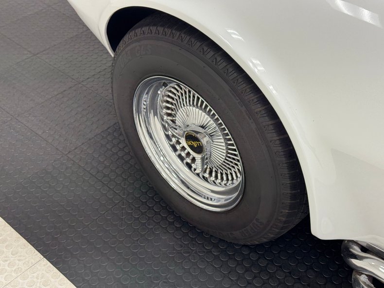 Chevrolet-Corvette-1979-Classic-White-Black-16