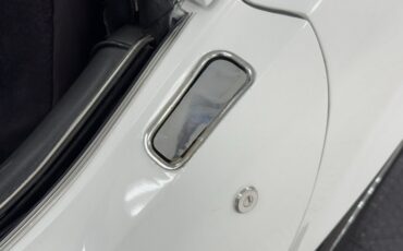 Chevrolet-Corvette-1979-Classic-White-Black-20