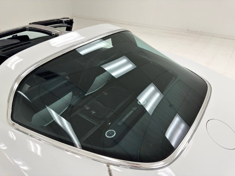 Chevrolet-Corvette-1979-Classic-White-Black-21