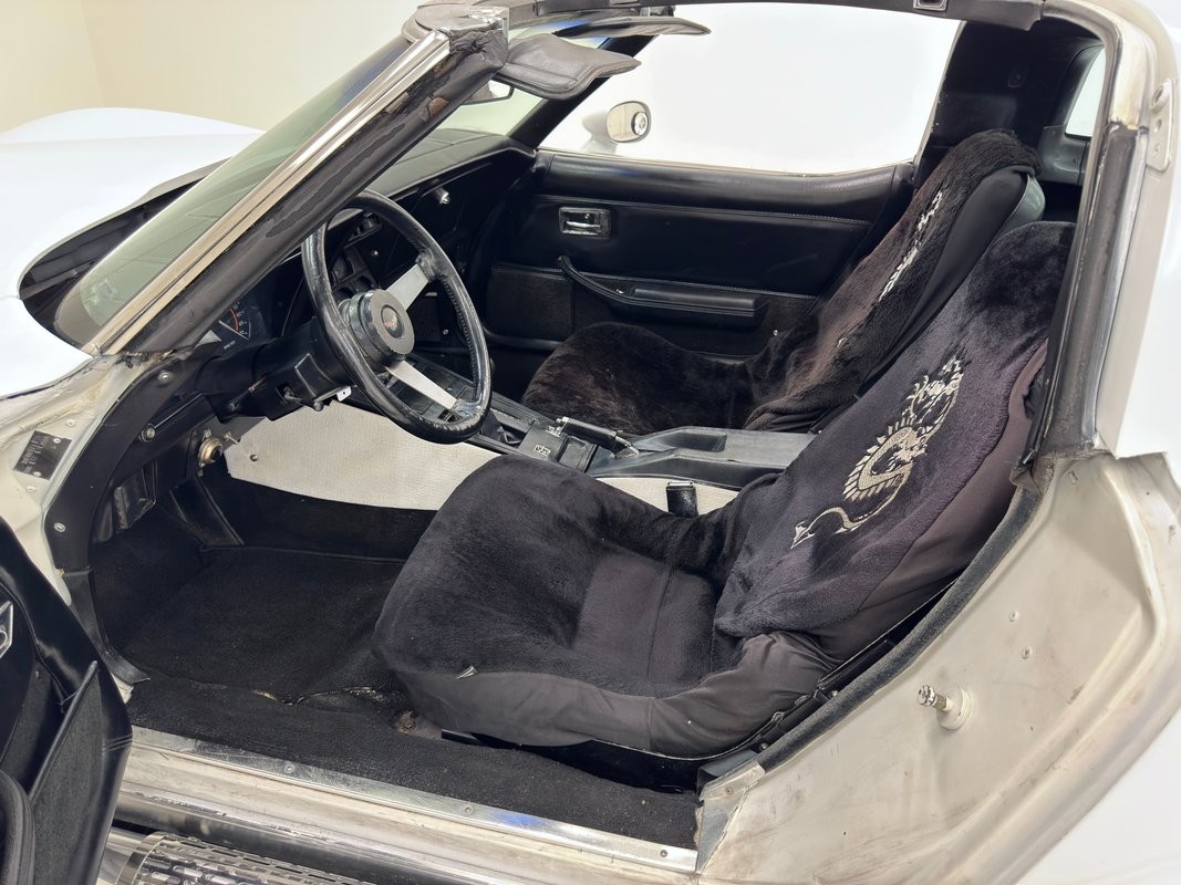 Chevrolet-Corvette-1979-Coupe-33