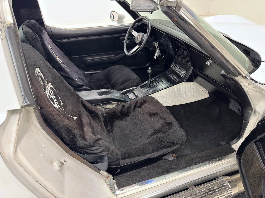 Chevrolet-Corvette-1979-Coupe-36