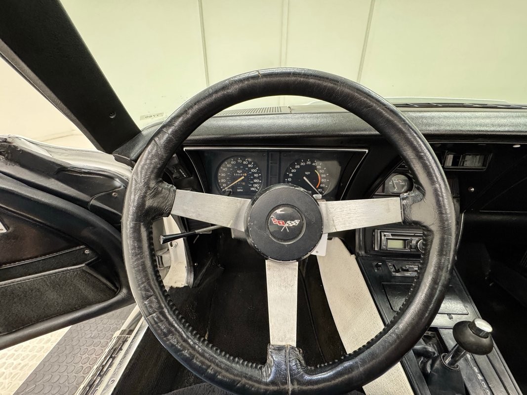 Chevrolet-Corvette-1979-Coupe-38