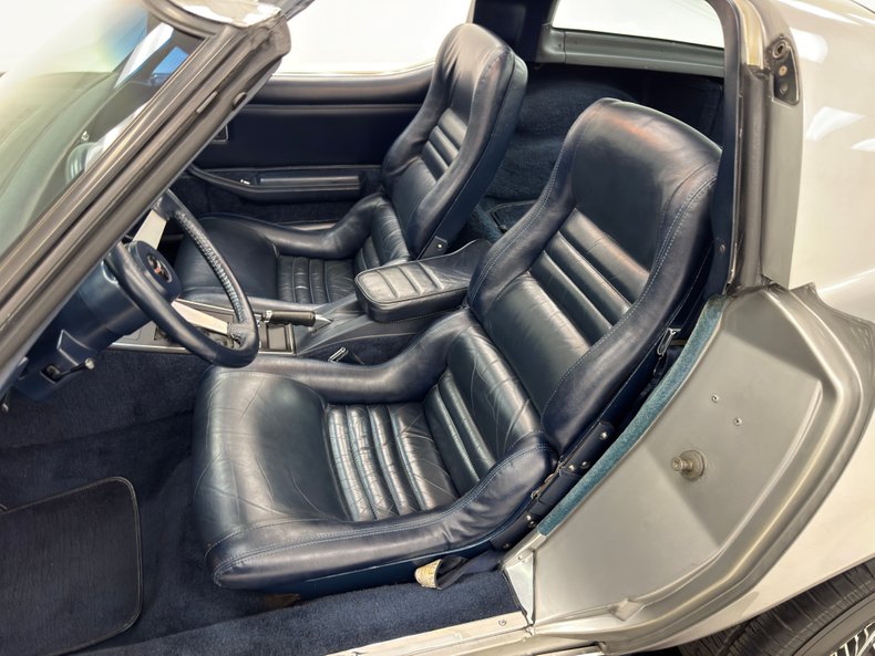 Chevrolet-Corvette-1979-Silver-Metallic-Blue-34