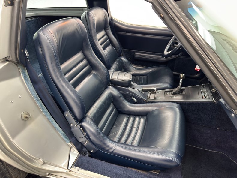 Chevrolet-Corvette-1979-Silver-Metallic-Blue-35