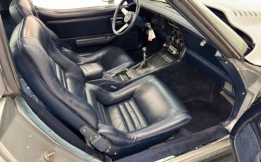 Chevrolet-Corvette-1979-Silver-Metallic-Blue-36