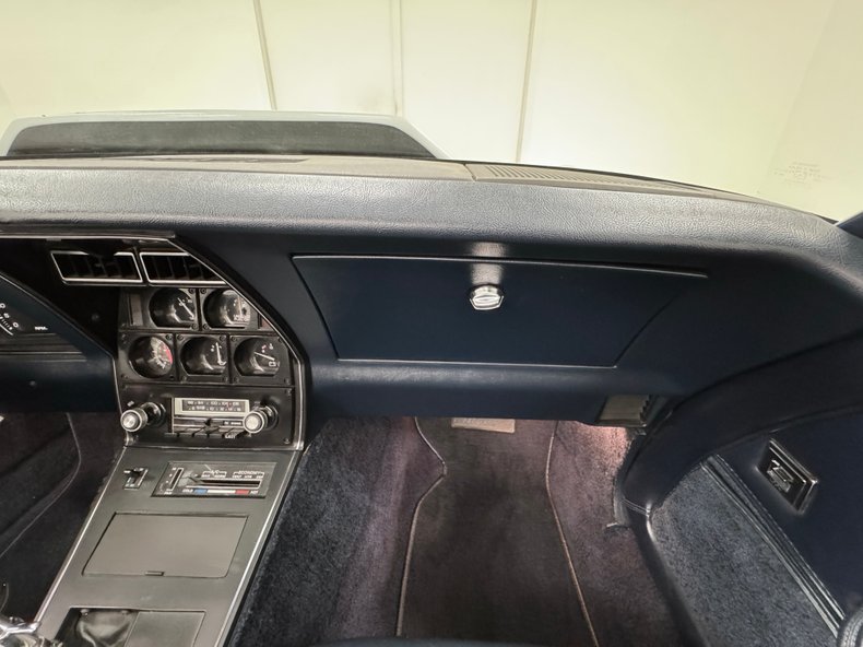 Chevrolet-Corvette-1979-Silver-Metallic-Blue-42