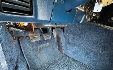 Chevrolet-Corvette-1979-Silver-Metallic-Blue-45