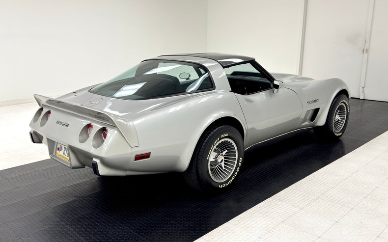 Chevrolet-Corvette-1979-Silver-Metallic-Blue-9