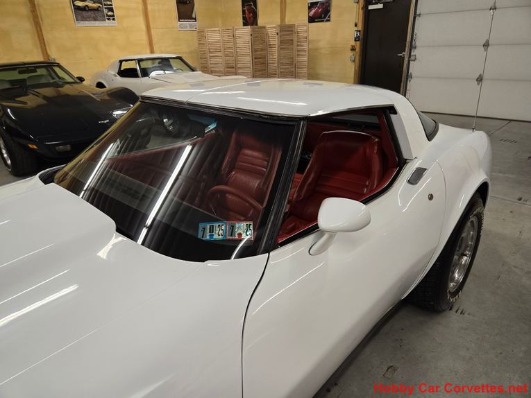 Chevrolet-Corvette-1979-White-Red-11