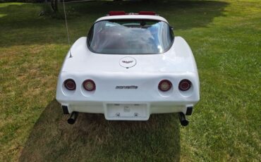 Chevrolet-Corvette-1979-White-Red-15