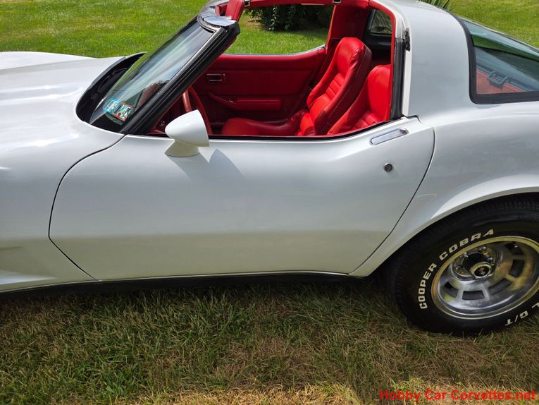 Chevrolet-Corvette-1979-White-Red-19