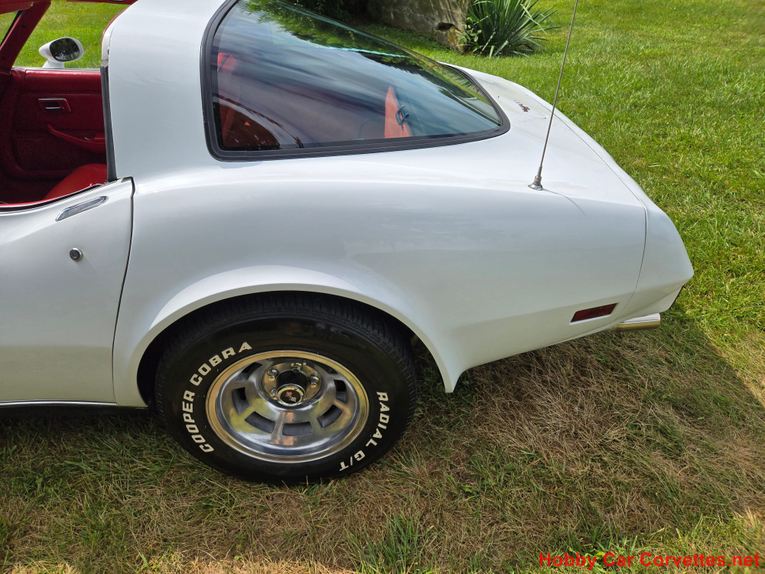 Chevrolet-Corvette-1979-White-Red-20