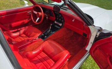 Chevrolet-Corvette-1979-White-Red-22