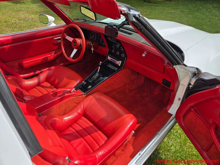 Chevrolet-Corvette-1979-White-Red-22