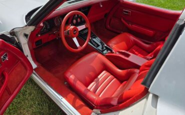 Chevrolet-Corvette-1979-White-Red-25
