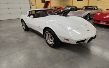 Chevrolet-Corvette-1979-White-Red-32