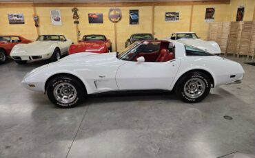 Chevrolet-Corvette-1979-White-Red-37